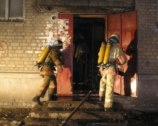 15 человек эвакуировали из загоревшегося в Воронеже дома, в котором погиб ребёнок