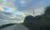 Дыры на дороге к Еникале в Керчи засыпали асфальтовой крошкой