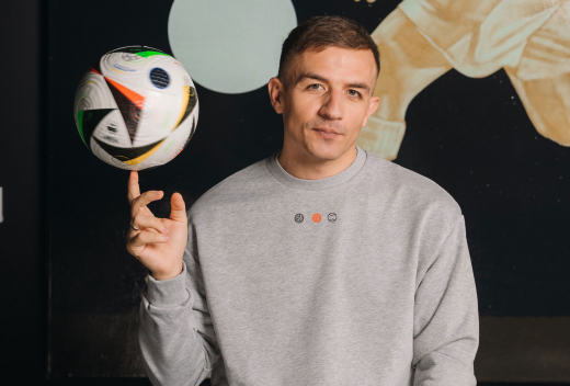 «Чемпионат» и бренд FORWARD представили совместную коллекцию одежды