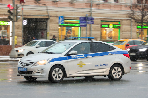 В подъезде в Москве соседи обнаружили завернутую в простыню голую бодибилдершу