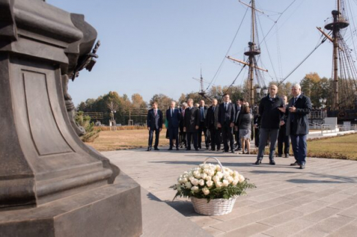 Мэр Воронежа принял участие в открытии Бунинского арт-объекта на Петровской набережной