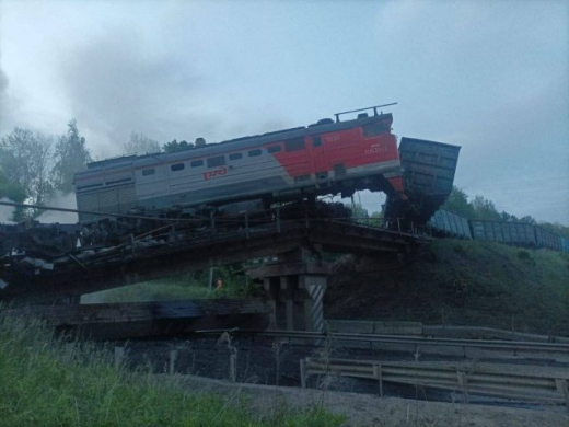 В двух областях Российской Федерации обрушились мосты: есть погибшие