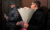 Злостная алиментщица попалась воронежским приставам, притворившимся доставщиками цветов