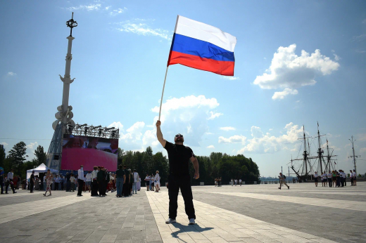 «Хоровод единства», мотопробег и 100-метровый флаг: как в Воронеже праздновали День России