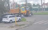 Видео наезда грузовика на двухлетнюю девочку опубликовали в Воронеже
