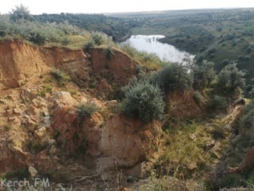 Чубраш-каньон обвалился и подобрался еще ближе к дороге в Приозерное под Керчью