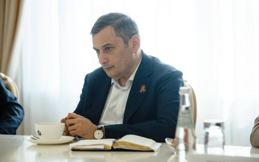 Хинштейн сохраняет место в топе медиарейтинга на фоне атак БПЛА и кадровых перестановок
