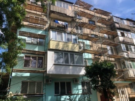 На Орджоникидзе, 118 приступили к ремонту многоквартирного дома