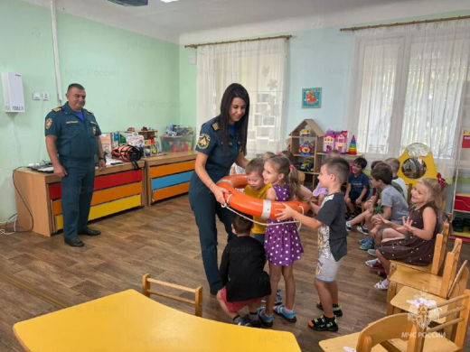 Сотрудники ГИМС проводят профилактическую работу с детьми