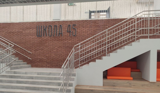 Душевые, индивидуальные шкафчики, костюмерная и гримерка: чем восхитила обновлённая школа №45 в Воронеже