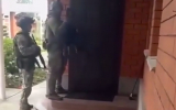 Опубликовано видео штурма дома совладельца скандального рынка в Воронеже