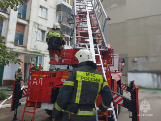 В Джанкое огнеборцы отрабатывали способы тушения на высотке