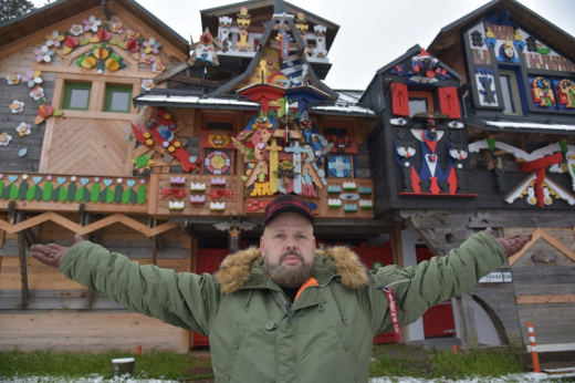 «На фундамент потратил 300 рублей». Воронежский архитектор рассказал о строительстве сказочного дома