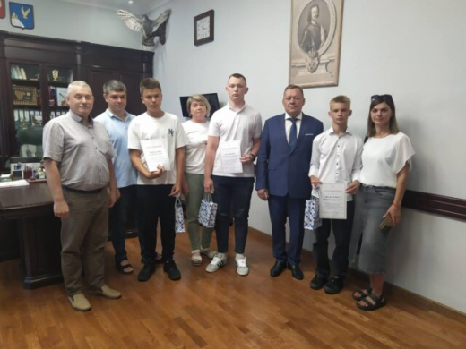 Студента и школьников из Воронежской области наградили за спасение утопающих