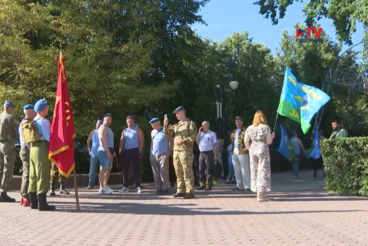 Воронежцев, отмечающих День ВДВ, попросили не купаться в фонтанах