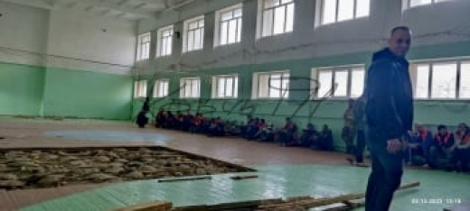 В Крыму школьников не пустили в школу – за выходные ее разобрали