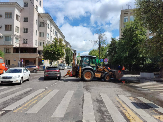 Асфальт ушёл под землю на дороге в центре Воронежа