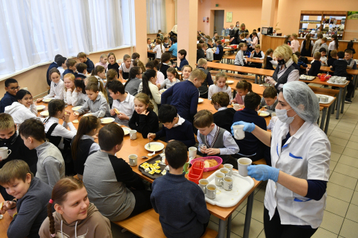 Названы причины изменений в меню московских школьных столовых