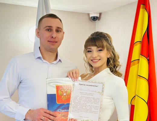 Познакомились в электричке, обручились в Париже, поженились в Нововоронеже: история любви пары из Запорожья