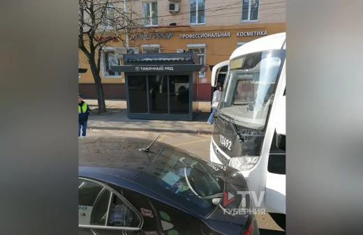 Центр Воронежа встал из-за двойного ДТП с автобусом и мусоровозом