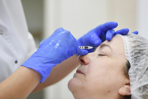 Косметолог Каминская: При помощи ботокса можно скорректировать опущенные брови