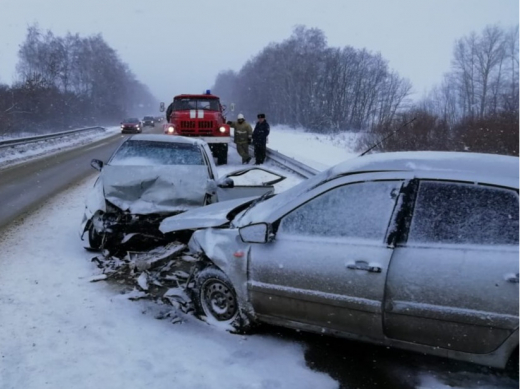 Лобовое столкновение авто на подъезде к Воронежу шокировало очевидцев