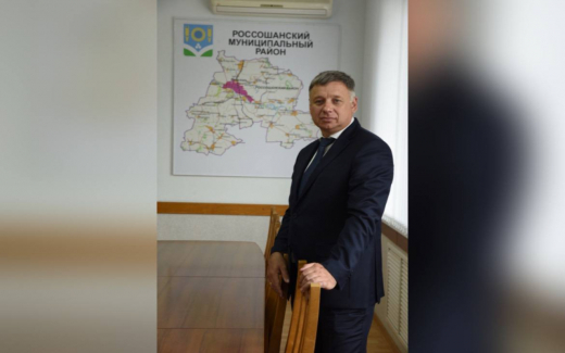Глава администрация Россошанского района Воронежской области Юрий Мишанков попал под уголовное дело о мошенничестве