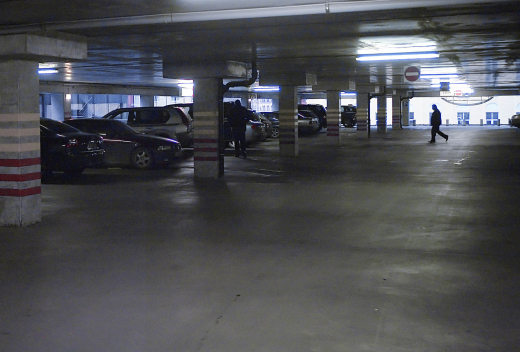 Житель Москвы купил слишком узкое парковочное место за 4 млн рублей