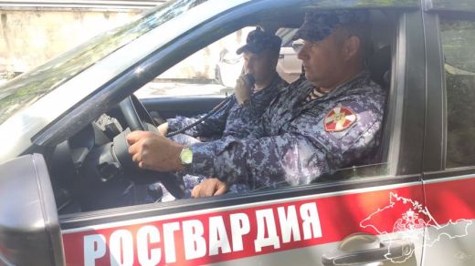 Сотрудники Росгвардии передали полицейским ряд правонарушителей в Крыму и Севастополе