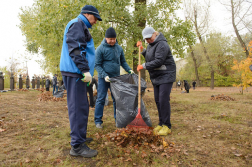 Депутаты Воронежской облдумы приняли участие в субботниках