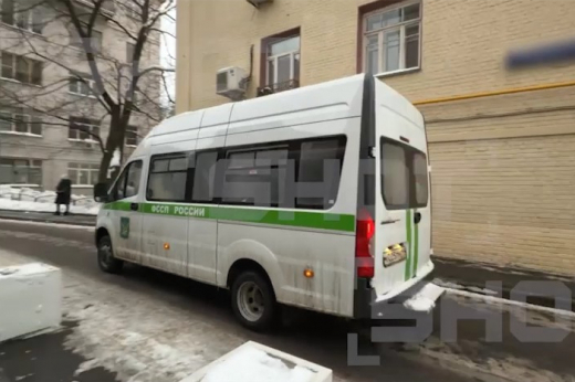 Shot: Началось принудительное выселение Ларисы Долиной из квартиры в Хамовниках