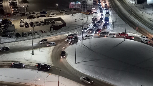 В грандиозную пробку попали воронежцы на ул. Шишкова