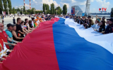 100-метровый триколор развернули в Воронеже в День России