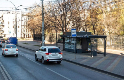 Бездомный разбил воронежцу череп на остановке в центре
