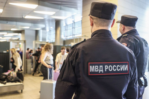 В аэропорту Внуково задержали женщину с пистолетом и чеком на $138 тысяч