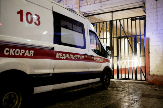 В Новой Москве бык напал на мужчину и проломил ему череп в конюшне