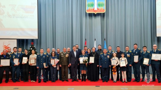 Спасатели Красногорского пожарно-спасательного гарнизона  приняли поздравления с 35-летием ведомства