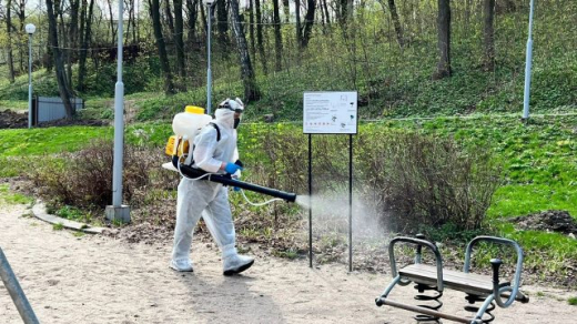 Парки и скверы Воронежа начали обрабатывать от клещей