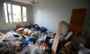 В заваленной мусором подмосковной квартире обнаружили троих детей