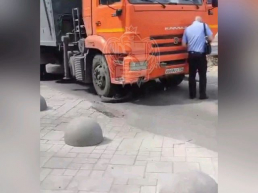 КаМАЗ сбил велосипедиста в Воронеже