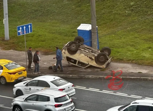 В Воронеже водитель перевернувшейся «Нивы» сбежал до приезда ГАИ