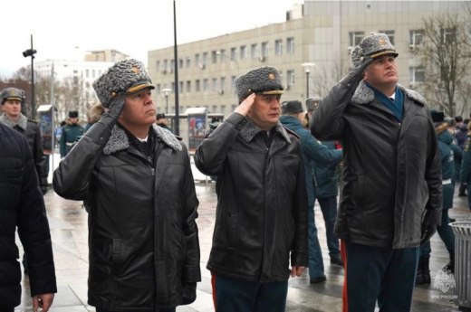 Алексей Павлов принял участие в торжественной  церемонии возложения цветов к памятникам