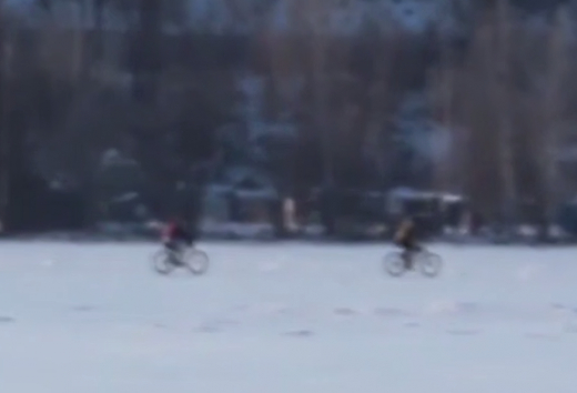 Велосипедисты устроили заезд на льду Воронежского водохранилища
