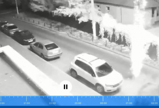 Искры били по балкону и машинам: воронежец запустил ночью салют под окнами ЖК