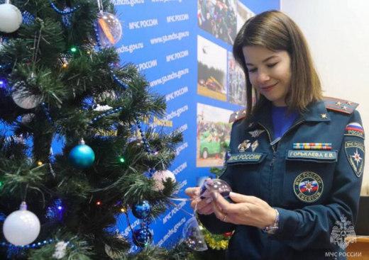 Акция «Ёлка желаний» : сотрудники МЧС России исполнили новогоднюю мечту юной спортсменки из Подмосковья