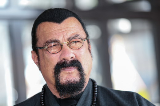 Актер Стивен Сигал решил продать свой особняк на Рублево-Успенском шоссе