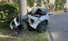 Иномарка превратилась в груду металла, влетев в столб возле сталинки в Воронеже
