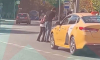В Москве таксист остановился и перевел через дорогу пожилую женщину