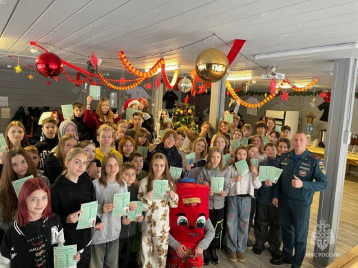 Воспитанники зимнего лагеря «Терра Ностра» встретились с сотрудниками МЧС России