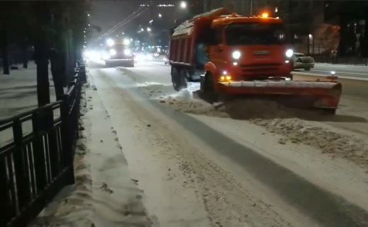 В Рождественскую ночь в Воронеже убрали более 2,4 тыс. кубометров снега